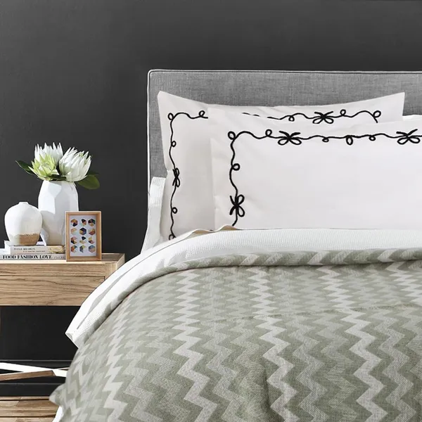 White_Cotton_Premium_Quilt_For_Bed_Room
