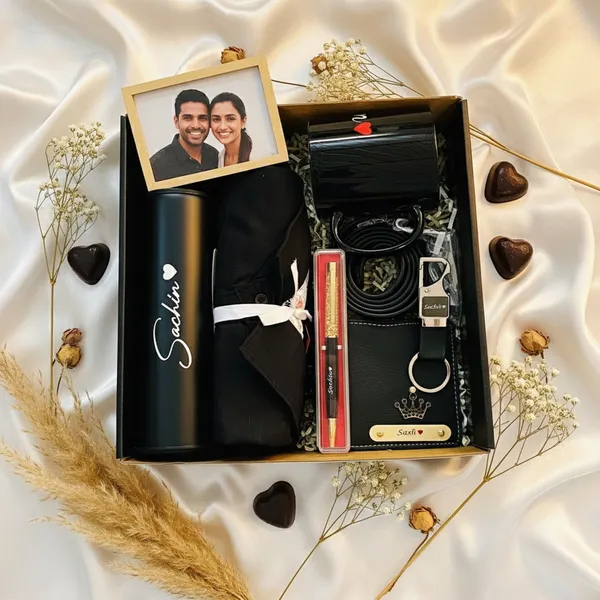 Personalized_Gift_Hamper_with_Black_Shirt_&_photo_Frame