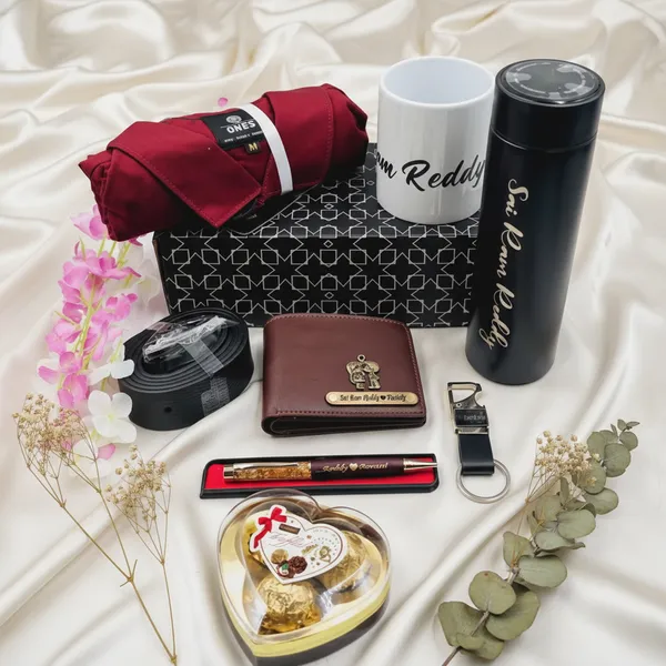 Personalized_Gift_Hamper_with_Shirt