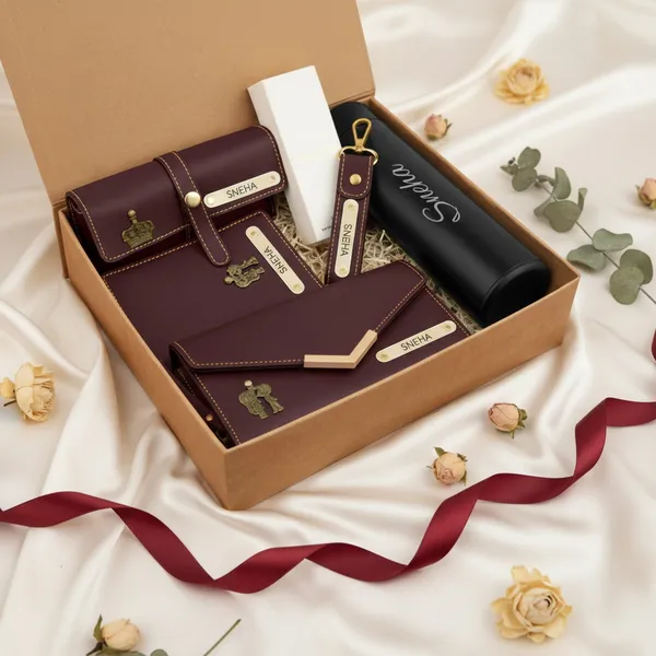 Travel_Love_Personalized_Gift_Hamper_For_Her
