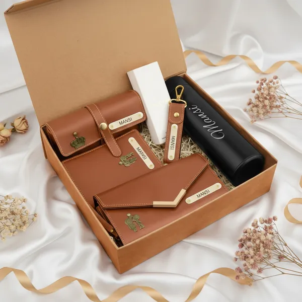 Travel_Love_Personalized_Gift_Hamper_For_Her