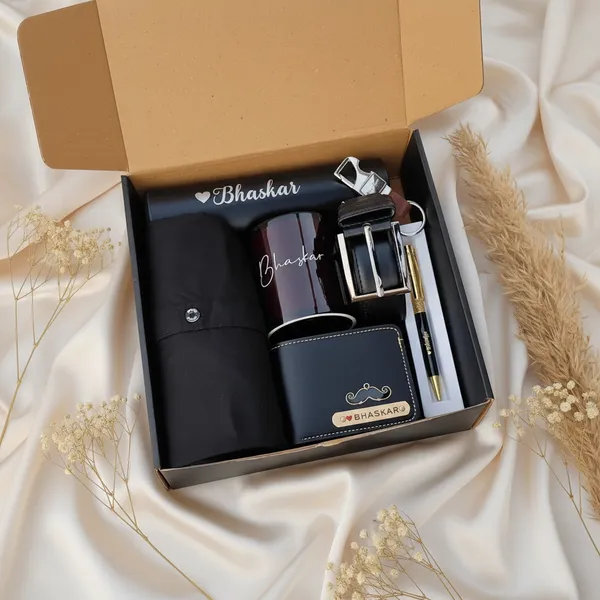 Personalized_Gift_Hamper_with_Black_Shirt