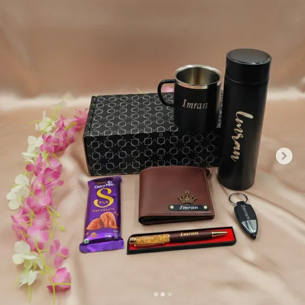 Personalized_Gift_Hamper_with_Wallet,T_Bottle