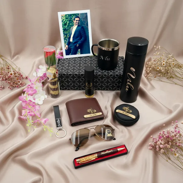 Premium_Personalized_Essential_Gift_Hamper_with_Frame
