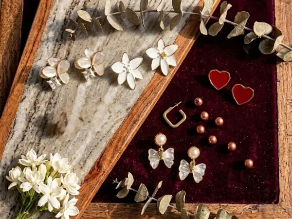 Casual_Earrings_Set_Red_And_White_&_Golden_Alloy_Oxidized_(Set_Of_5)