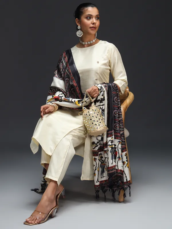 Cream_Kurta_Set_With_Tribal_Print_Dupatta_For_Women