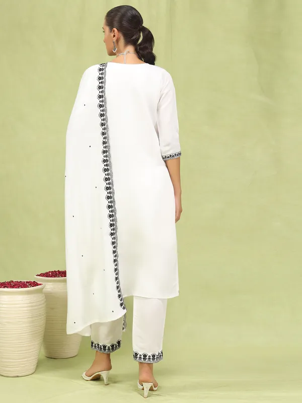 White_Embroidered_Ethnic_Suit_Set_With_Dupatta_3_Piece_Cotton_Kurta_Pant_Set_For_Women