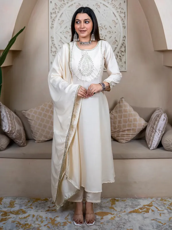 Elegant_White_Embellished_Anarkali_Kurta_Set_With_Dupatta_For_Women