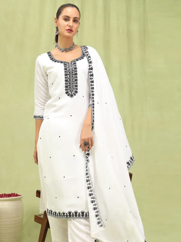 White_Embroidered_Ethnic_Suit_Set_With_Dupatta_3_Piece_Cotton_Kurta_Pant_Set_For_Women
