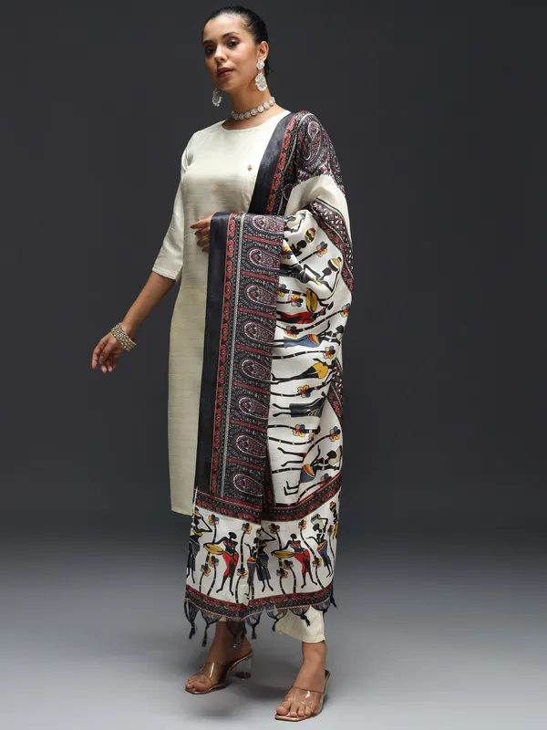 Cream_Kurta_Set_With_Tribal_Print_Dupatta_For_Women