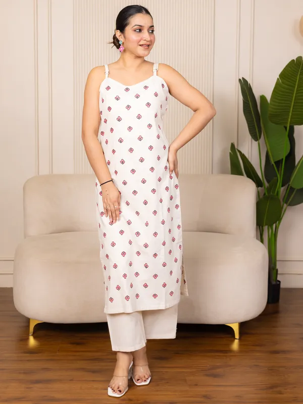 White_Floral_Embroidered_Kurta_Set_With_Palazzo_Pants_For_Women