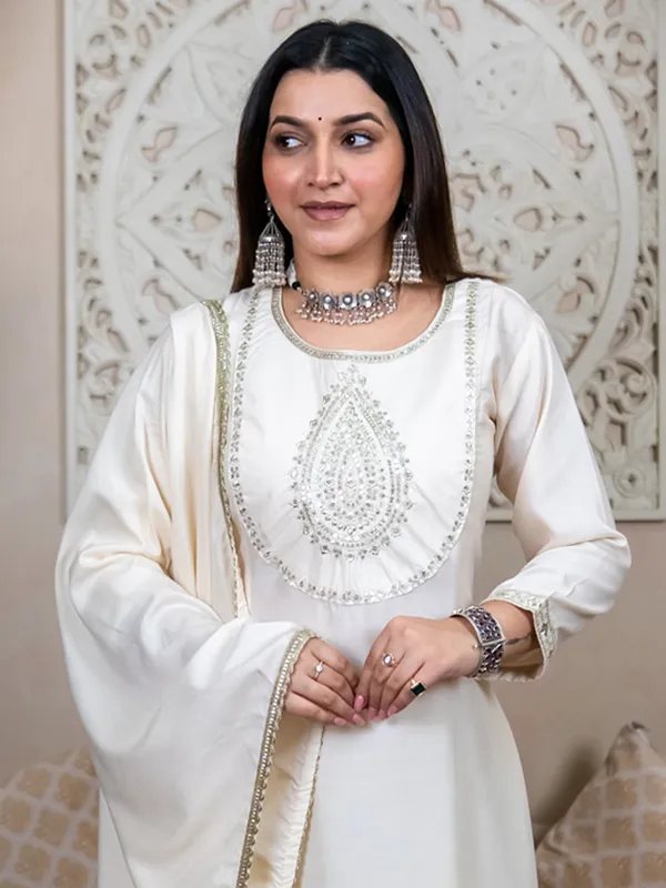 Elegant_White_Embellished_Anarkali_Kurta_Set_With_Dupatta_For_Women
