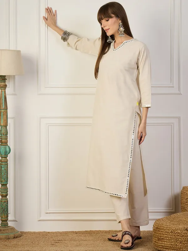 Cream_Elegant_Kurta_Set_With_Mirror_Work_Detail_For_Women