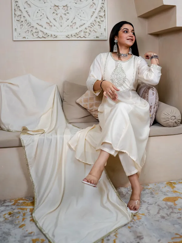 Elegant_White_Embellished_Anarkali_Kurta_Set_With_Dupatta_For_Women