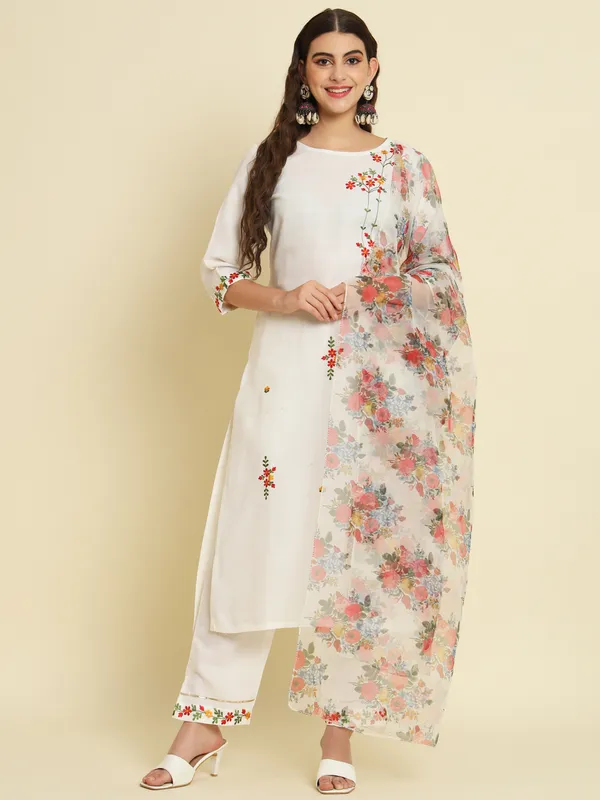White_Embroidered_Kurta_Set_With_Floral_Dupatta_For_Women