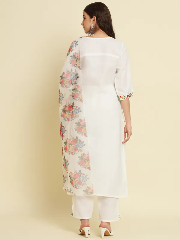 White_Embroidered_Kurta_Set_With_Floral_Dupatta_For_Women