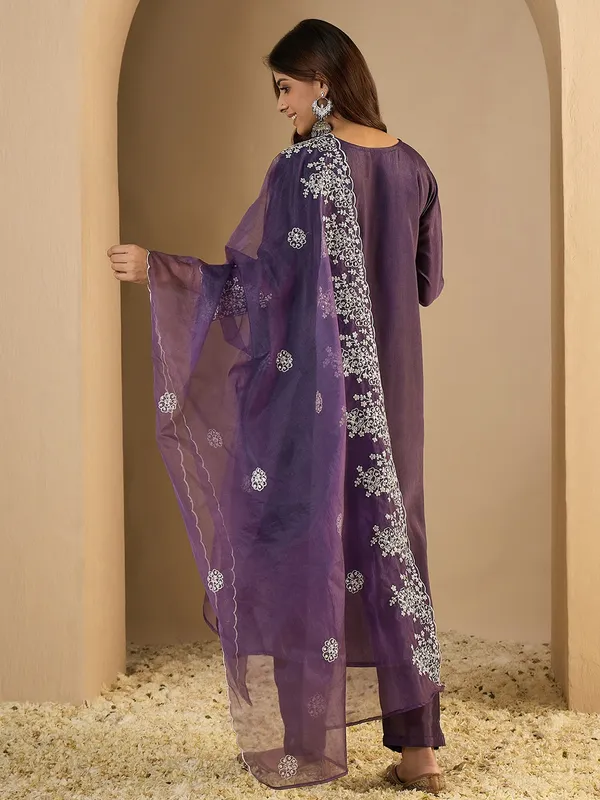 Purple_Embroidered_Ethnic_Kurta_Set_With_Dupatta_For_Women