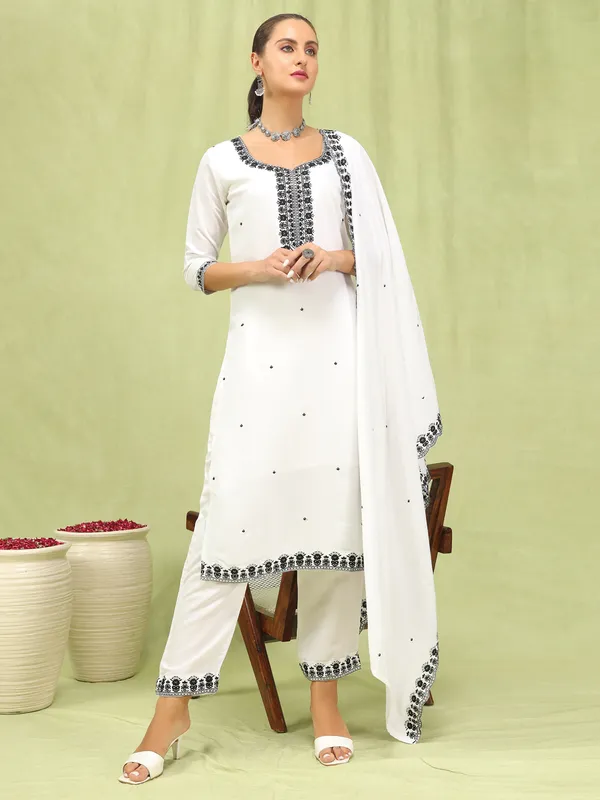 White_Embroidered_Ethnic_Suit_Set_With_Dupatta_3_Piece_Cotton_Kurta_Pant_Set_For_Women