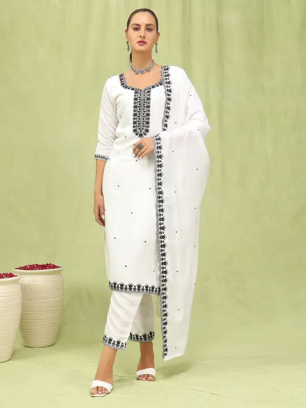 White_Embroidered_Ethnic_Suit_Set_With_Dupatta_3_Piece_Cotton_Kurta_Pant_Set_For_Women