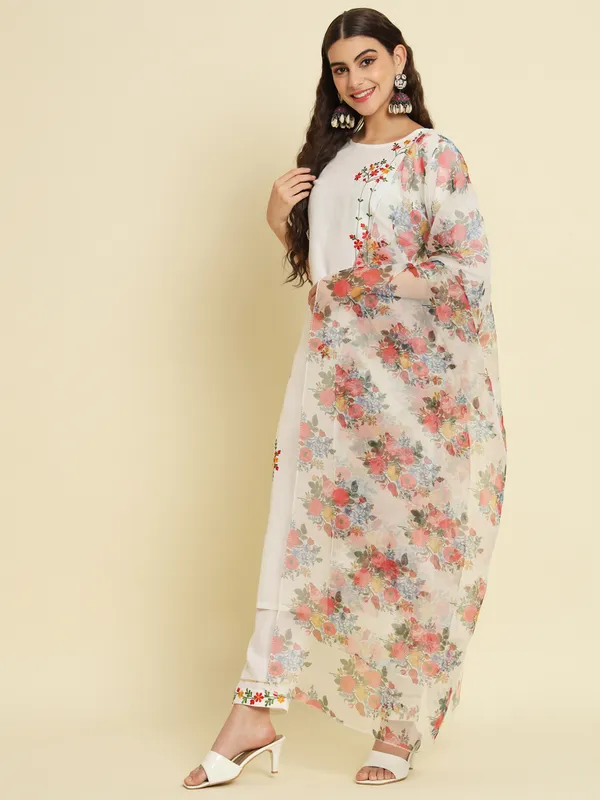 White_Embroidered_Kurta_Set_With_Floral_Dupatta_For_Women