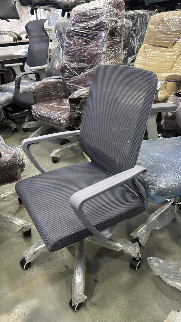 Grey_Foam_And_Net_Visitor_Staff_Chair_|_36_X_40_X_41_Cm