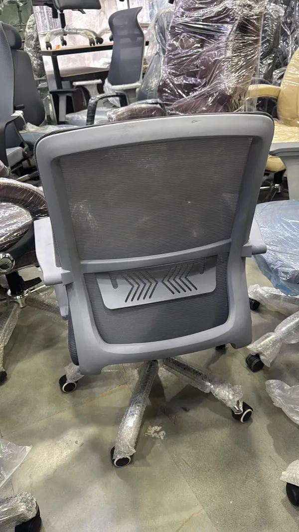 Grey_Foam_And_Net_Visitor_Staff_Chair_|_36_X_40_X_41_Cm