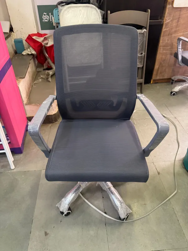 Grey_Foam_And_Net_Visitor_Staff_Chair_|_36_X_40_X_41_Cm