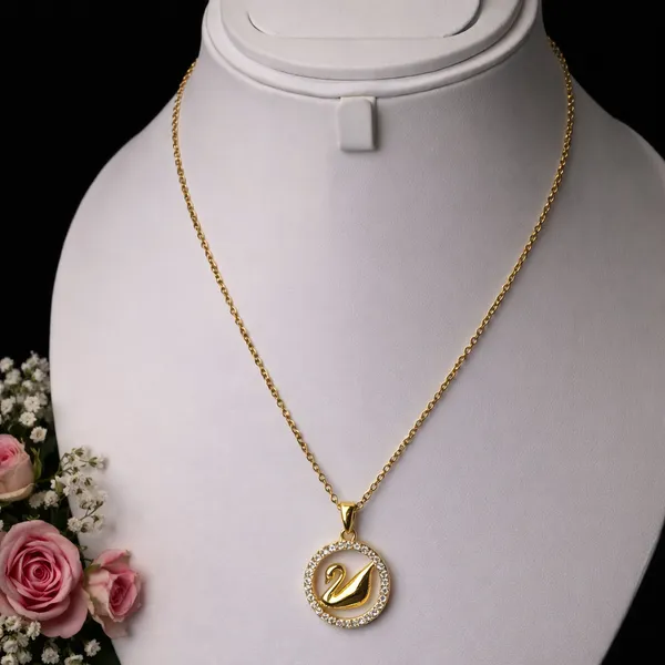 Ilanja_Gold_Swan_Circle_Pendant_for_Women
