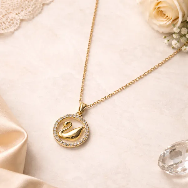 Ilanja_Gold_Swan_Circle_Pendant_for_Women
