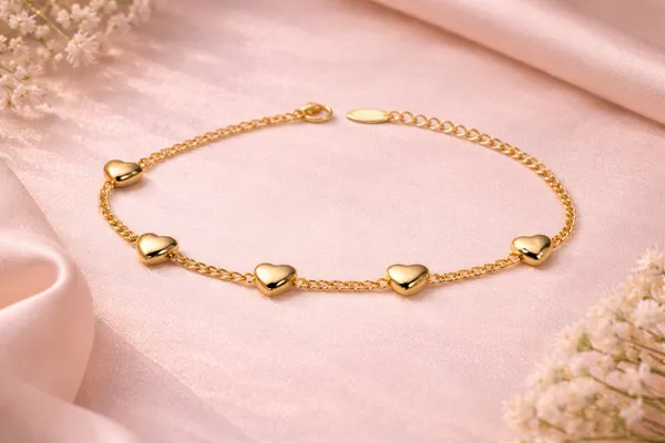 Ilanja_Golden_Multi-Heart_Charm_Bracelet_for_Women