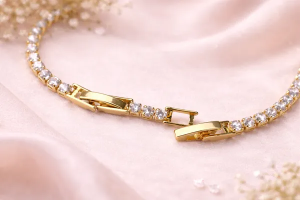 Ilanja_Gold_Multicolor_Rainbow_Sparkle_Bracelet_for_Women