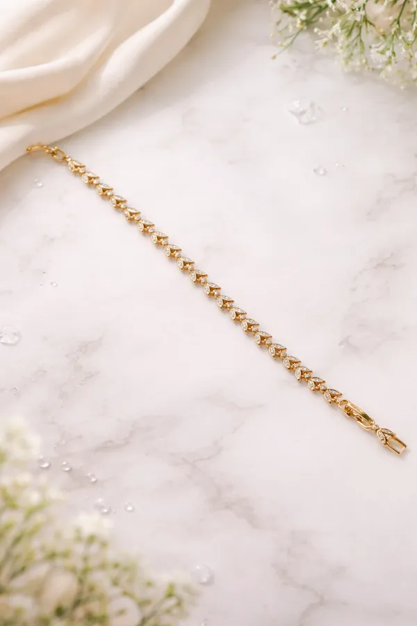Ilanja_Gold_Leaf_Bracelet_for_Women