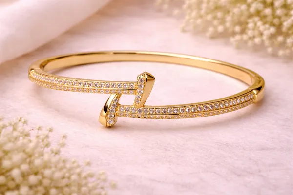 Ilanja_Gold-Tone_Sleek_Curve_Bracelet_for_Women
