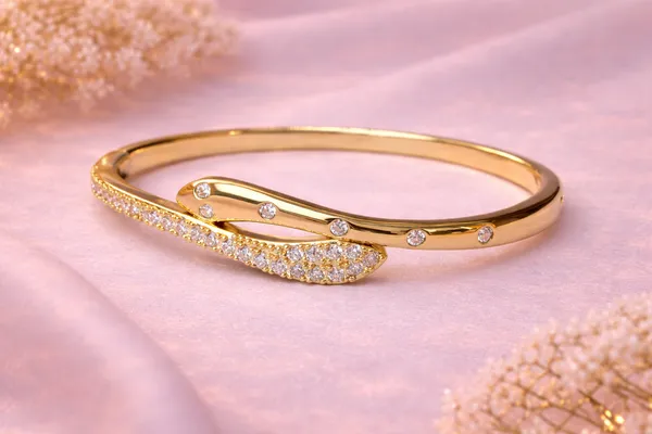 Gold_Gold-Tone_Minimalist_Curve_Bracelet_for_Women