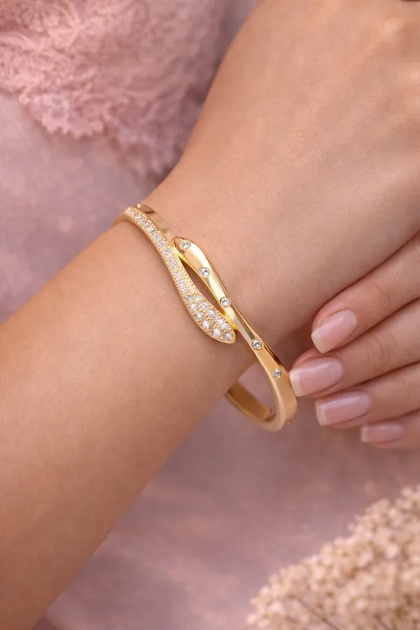 Gold_Gold-Tone_Minimalist_Curve_Bracelet_for_Women