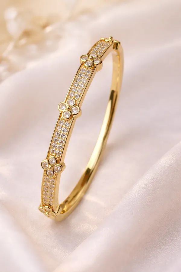 Ilanja_Golden_Floral_Spark_Bracelet_for_Women