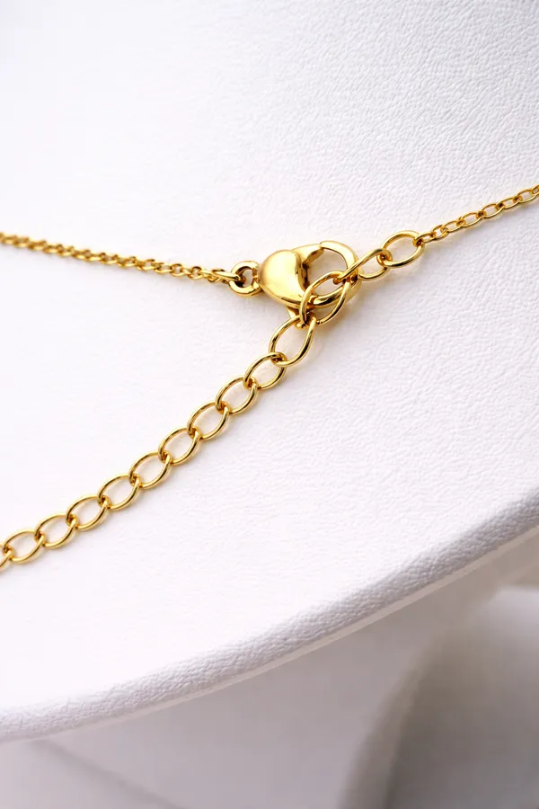 Ilanja_Golden_Eternal_Heart_Pendant_for_Women