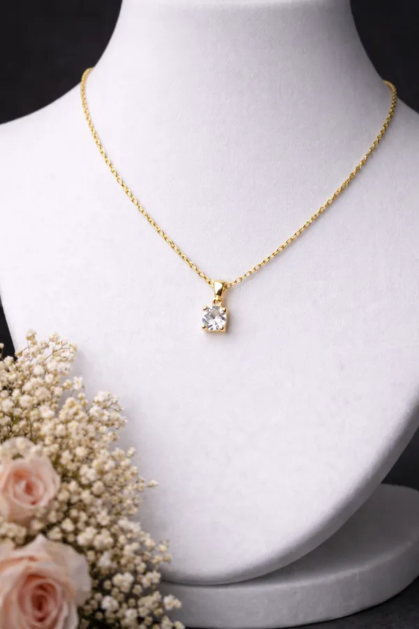 Ilanja_Gold_Crystal_Grace_Pendant_for_Women