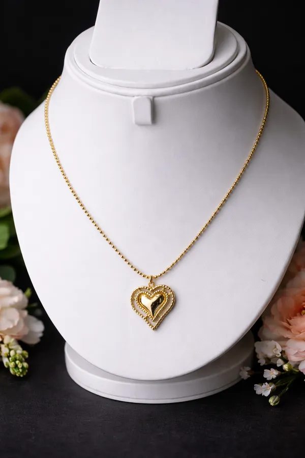 Ilanja_Gold_Eterna_Heart_Charm_for_Women