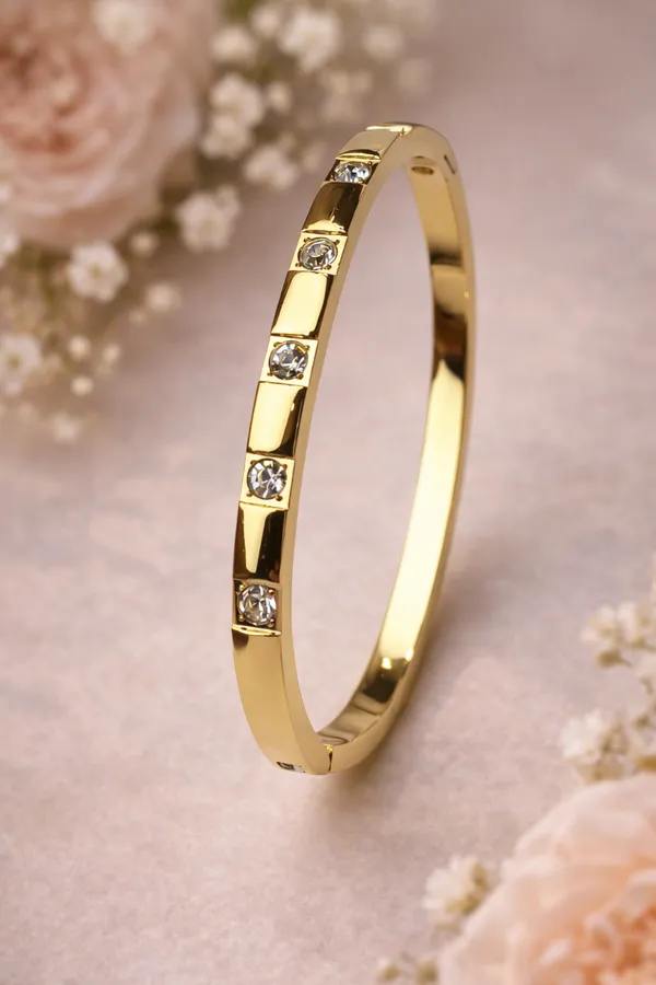 Ilanja_Gold_Spark_Bracelet_for_Women