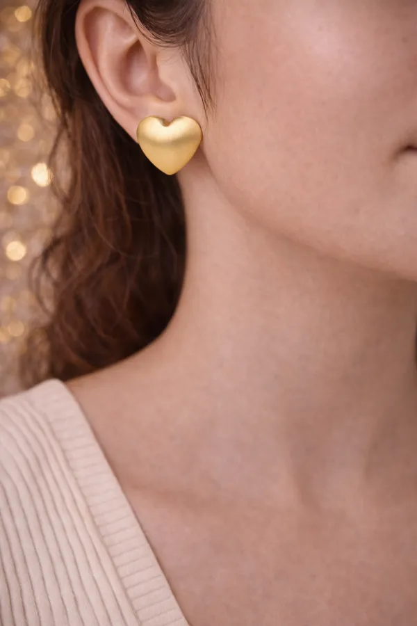 Ilanja_Golden_Heart_Stud_Earrings_for_Women