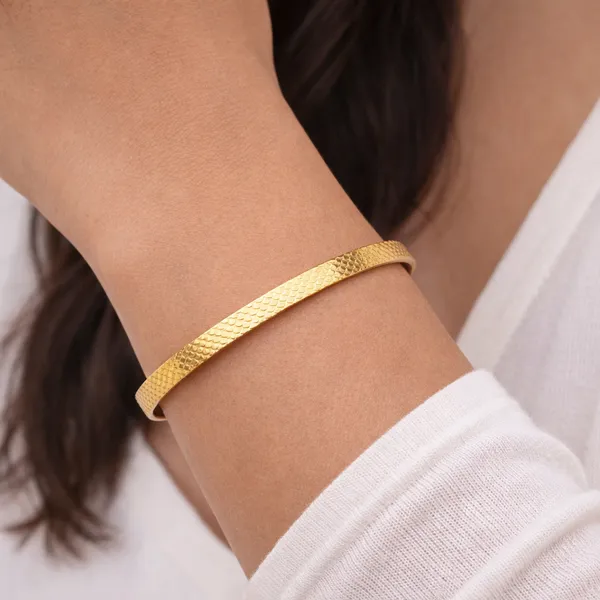 Gold_Textured_Gold-Tone_Bangle_for_Women
