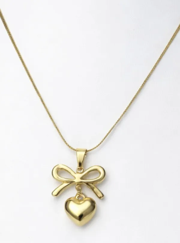 Ilanja_Gold_Butterfly_Pendant_Necklace_for_Women