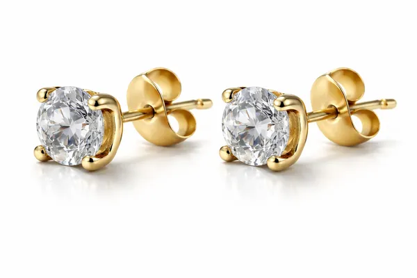 ILANJA_Classic_Solitaire_Swaroski_Diamond_Stud_Earrings