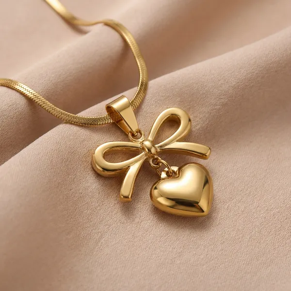 Ilanja_Gold_Butterfly_Pendant_Necklace_for_Women
