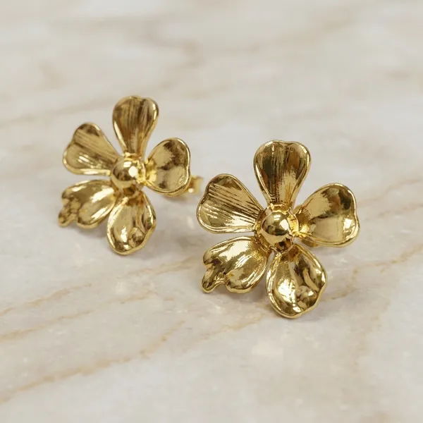 Ilanja_Gold-Tone_Floral_Stud_Earrings_for_Women___18KT_GOLD_PLATED_FINISH|ANTITARNISH_|WATERPROOF|MODERN_STYLE