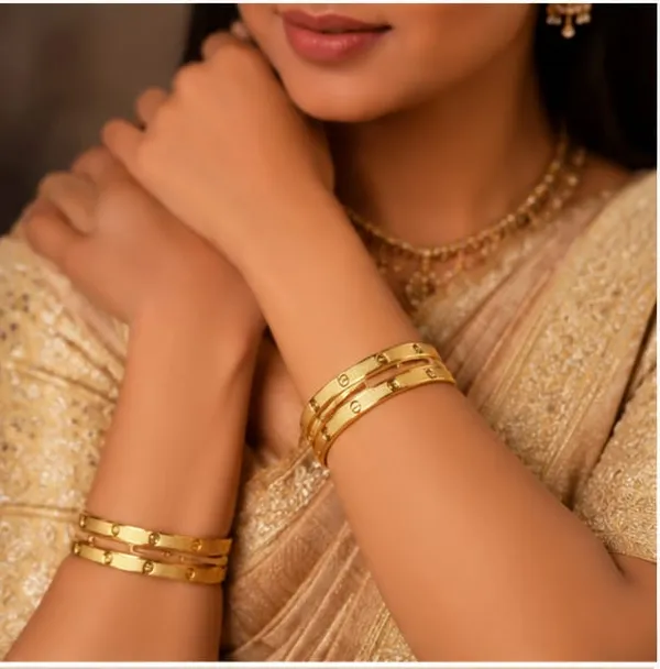 Rivorah_Luxe_Line_Gold_Bangles