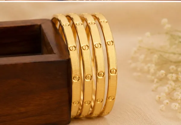 Rivorah_Luxe_Line_Gold_Bangles