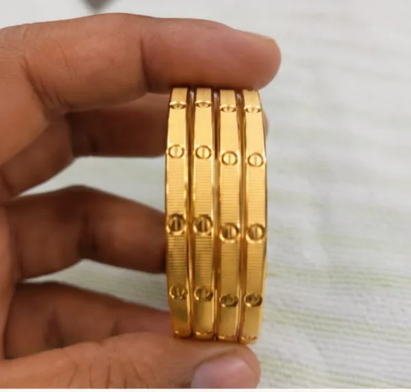 Rivorah_Luxe_Line_Gold_Bangles