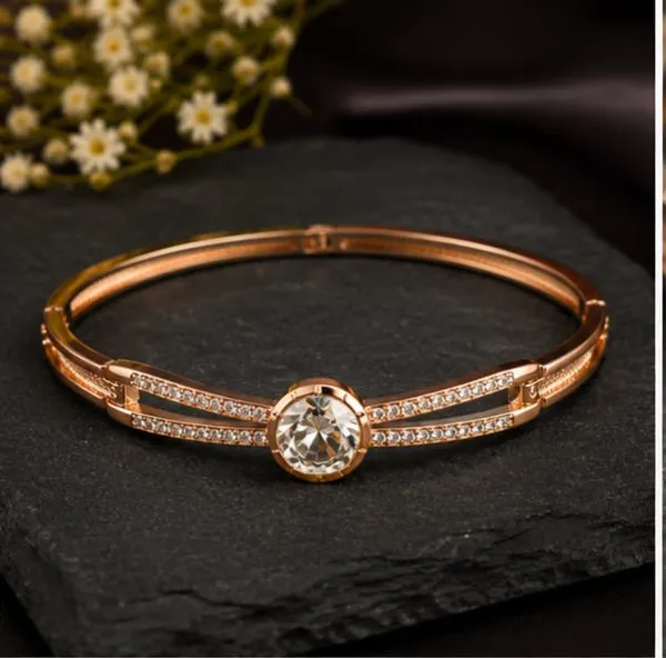 Rivorah_Rose_Gold_Solitaire_Crystal_Bracelet_for_Women